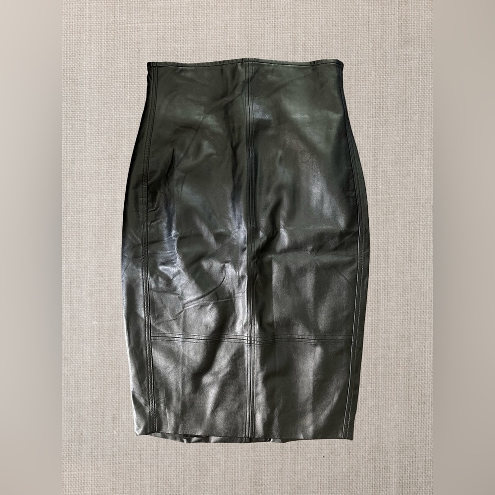 Selfie Leslie Black Leather Midi Skirt